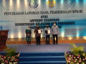 BPK Serahkan Laporan Hasil Pemeriksaan Kepada Menteri Kelautan dan Perikanan