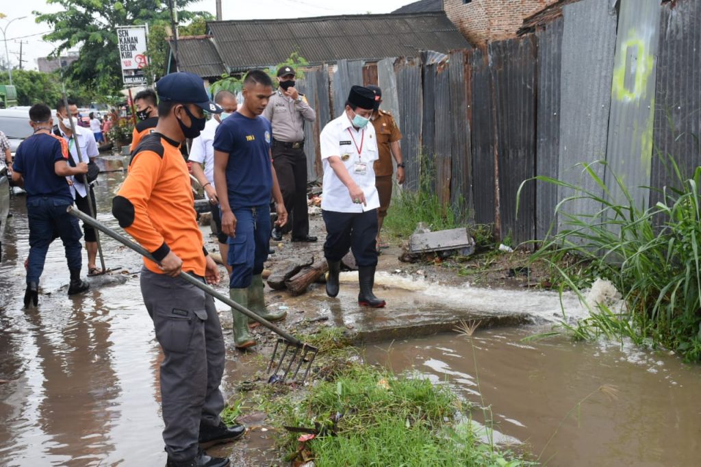 Walikota Keluhkan Kebiasaan Warga Buang Sampah Sembarangan