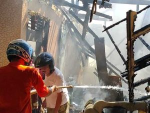 Korsleting Listrik, Rumah di Enggal Hangus Terbakar