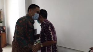 Cipika-cipiki dengan Kadishub, Ratusan Karyawan Dirapid Test