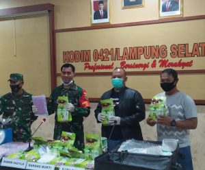 Kodim 0422/Lamsel Serahkan Temuan Sabu 15 Kilogram di Jalinsum ke Polres