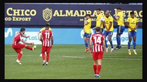 Dua Gol Suares Antarkan Atletico Madrid Menang Atas Cadis 4-2