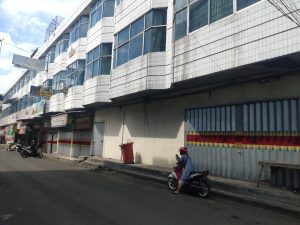 Toko di Pusat Kota Tutup