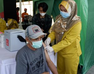 Edwin Minta Warga Laporkan Dinkes Apabila Petugas Minta Surat Kelurahan Sebelum Vaksin