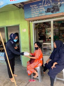 Ajak kaum Milenial Berbuat Kebaikan, Korcam Aksi Milenial Teluk Betung Barat Kota Bandar Lampung Sambangi warga