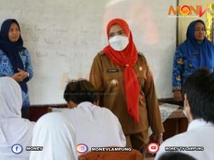 Walikota Eva Dwiana Tinjau SMPN 2 Bandar Lampung