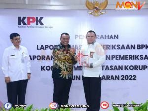 SELESAIKAN PEMERIKSAAN, BPK SERAHKAN LHP ATAS LK KPK TAHUN 2022