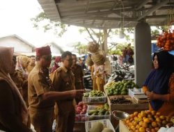 Tim Gabungan Pemkab Lampung Selatan Pantau Harga Sembako di Sejumlah Pasar Jelang Nataru