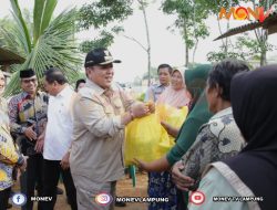 Arinal Serahkan Bansos Kepada Masyarakat Berasan Makmur Mesuji