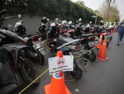 Marak Parkir Liar Memakan Bahu Jalan di Bandar Lampung