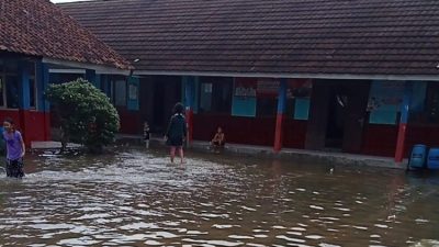 Banjir Rendam Sekolah di Maja Lebak, Seluruh Murid Diliburkan